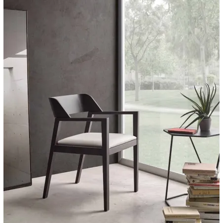 Sillón Midas con respaldo curvo en madera de haya