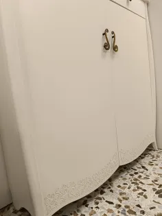 Zapatero tallado blanco roto 2