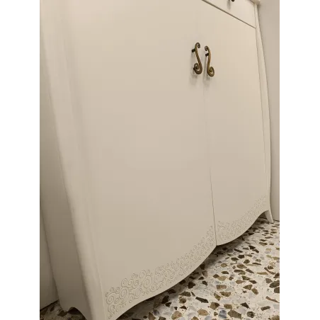 Zapatero tallado blanco roto