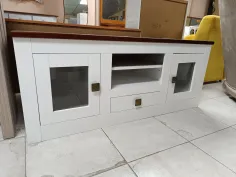 Mesa TV nogal y blanco 140 cm. última unidad