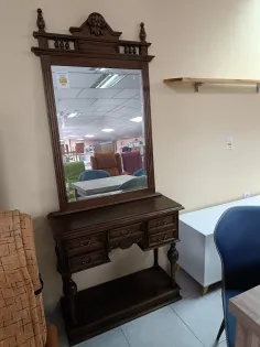 Recibidor clásico madera