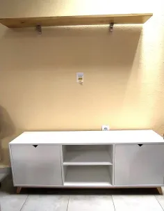 TV lacado blanco 135 cm.