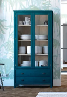 Salón con vitrinas en madera 270 cm.