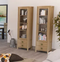 Salón con vitrinas en madera 270 cm.