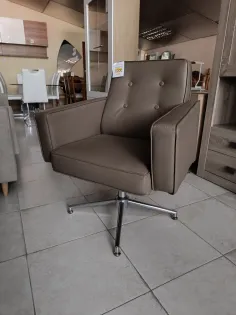 Sillón giratorio tapizado