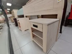 Dormitorio madera encerado