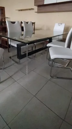 MESA CRISTAL CON SILLAS